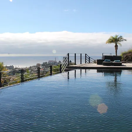 Exquisite Madeira Luz 5 Bedroom Heated Pool Sea Views Games Funchal (Madeira)