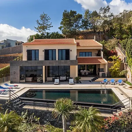 Exquisite Madeira Luz 5 Bedroom Heated Pool Sea Views Games