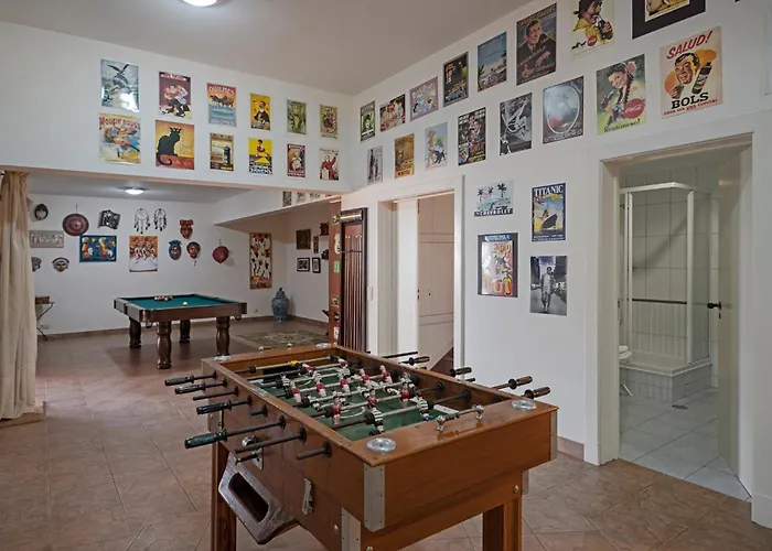 Exquisite Madeira Luz 5 Bedroom Heated Pool Villa Funchal (Madeira)