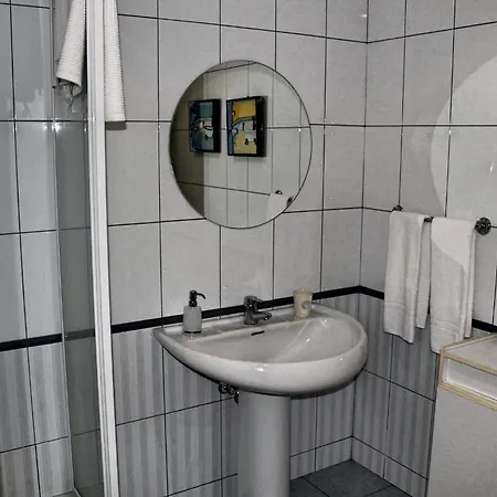 Exquisite Madeira Luz 5 Bedroom Heated Pool *