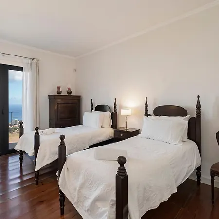 Exquisite Madeira Luz 5 Bedroom Heated Pool
