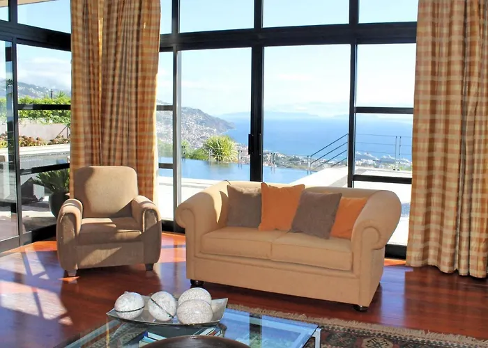 Exquisite Madeira Luz 5 Bedroom Heated Pool *