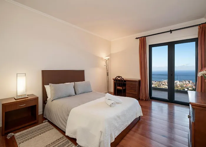 Exquisite Madeira Luz 5 Bedroom Heated Pool