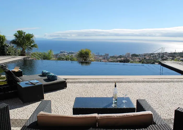 Villa Exquisite Madeira Luz 5 Bedroom Heated Pool *