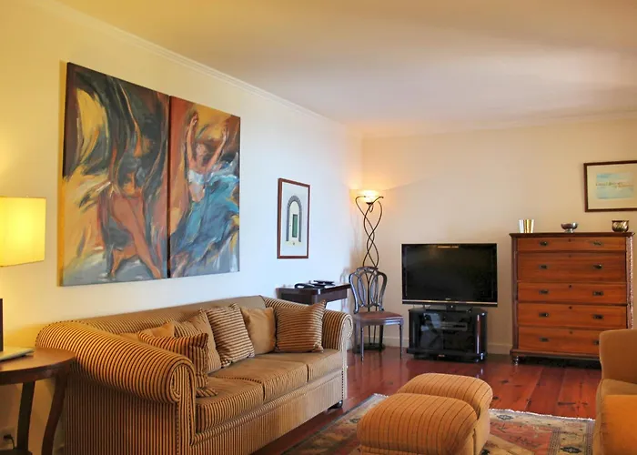 Exquisite Madeira Luz 5 Bedroom Heated Pool Villa