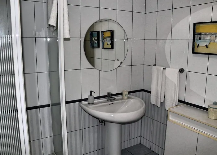 Exquisite Madeira Luz 5 Bedroom Heated Pool *