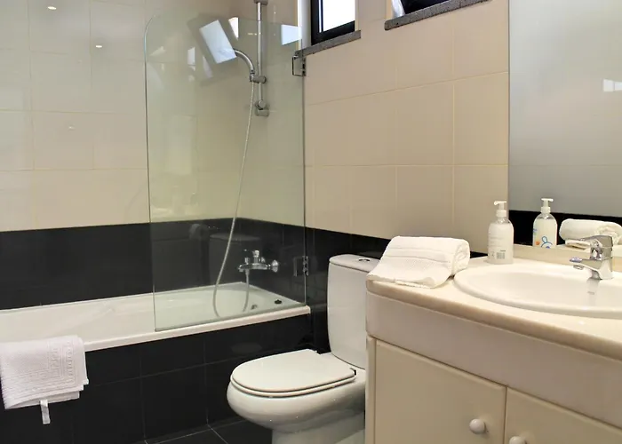 Exquisite Madeira Luz 5 Bedroom Heated Pool *