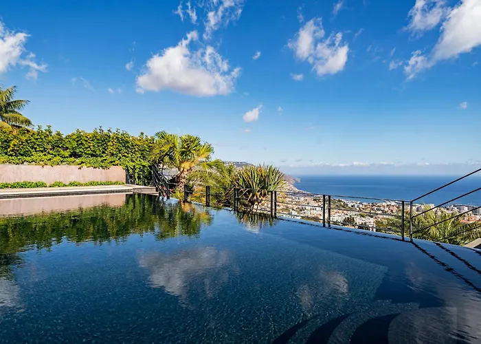 Exquisite Madeira Luz 5 Bedroom Heated Pool *