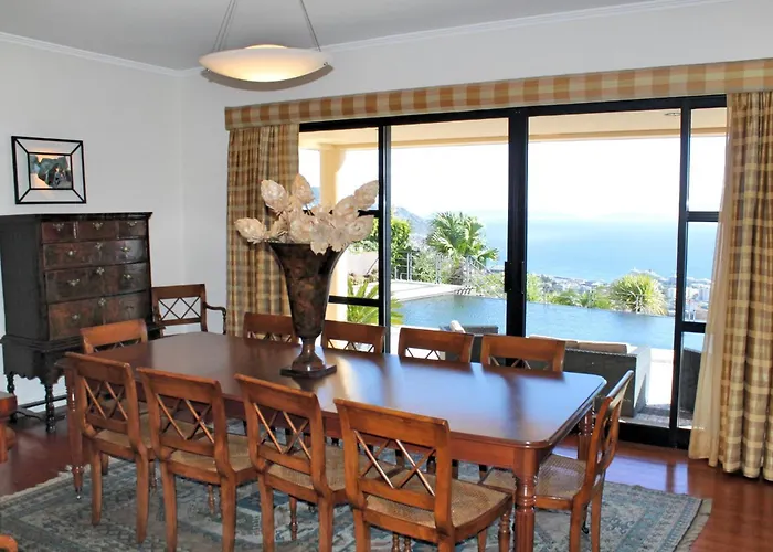 Villa Exquisite Madeira Luz 5 Bedroom Heated Pool Funchal (Madeira)