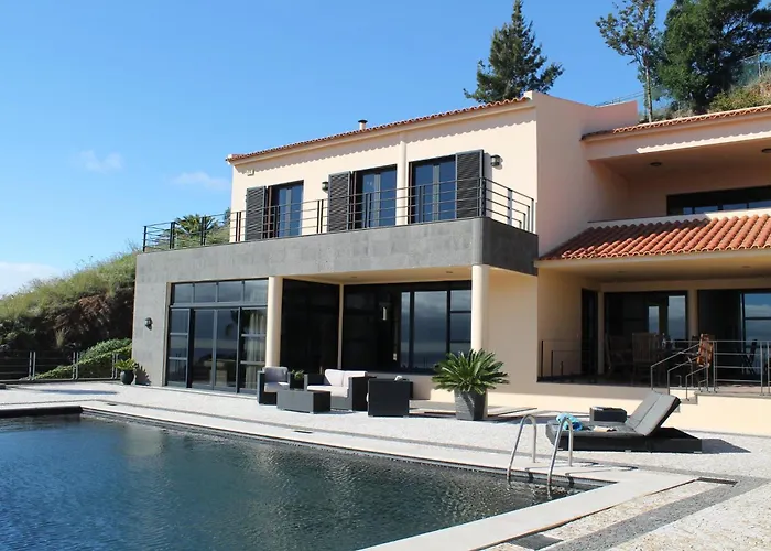 Exquisite Madeira Luz 5 Bedroom Heated Pool Villa