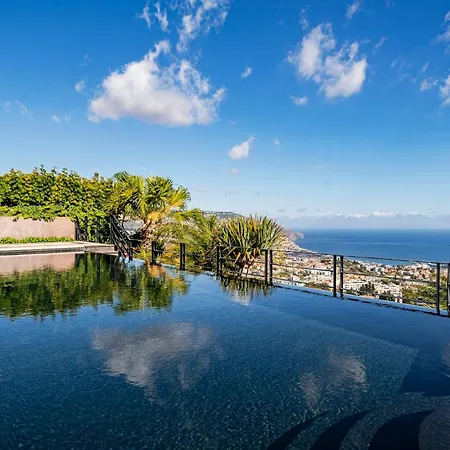 Exquisite Madeira Luz 5 Bedroom Heated Pool *